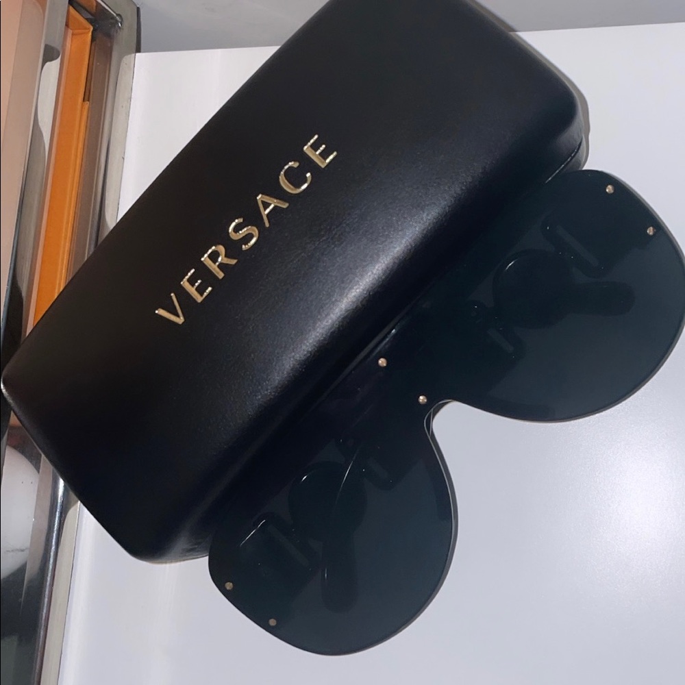 ❌SOLD❌ Do not buy!! Versace Sunglasses